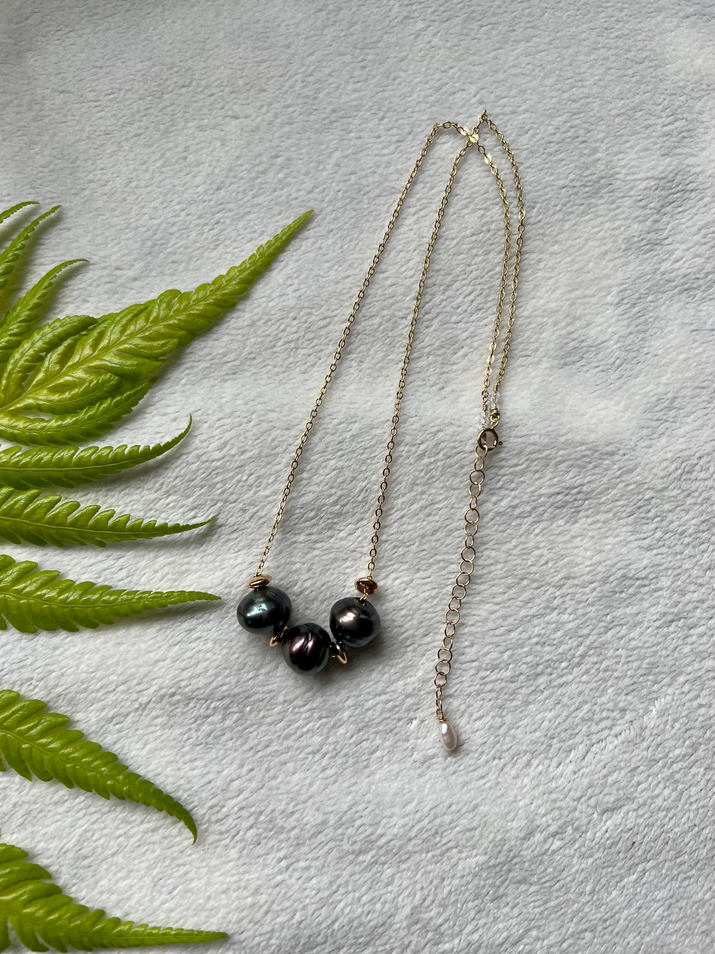 ‘Ekolu Tahitian Pearl Floater Necklace
