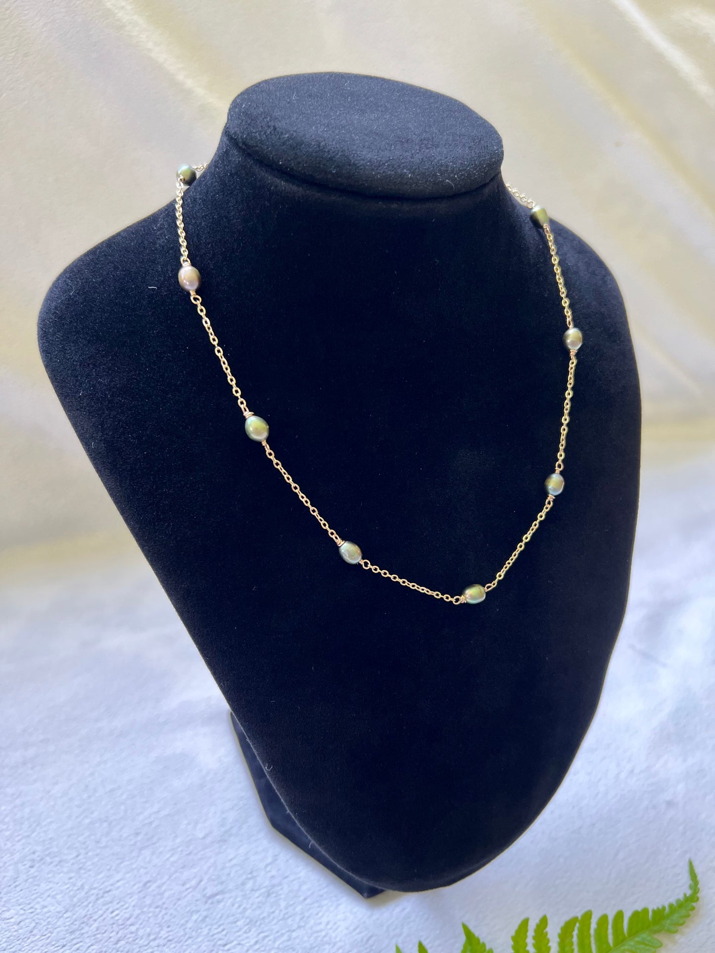Pistachio Pearl Choker