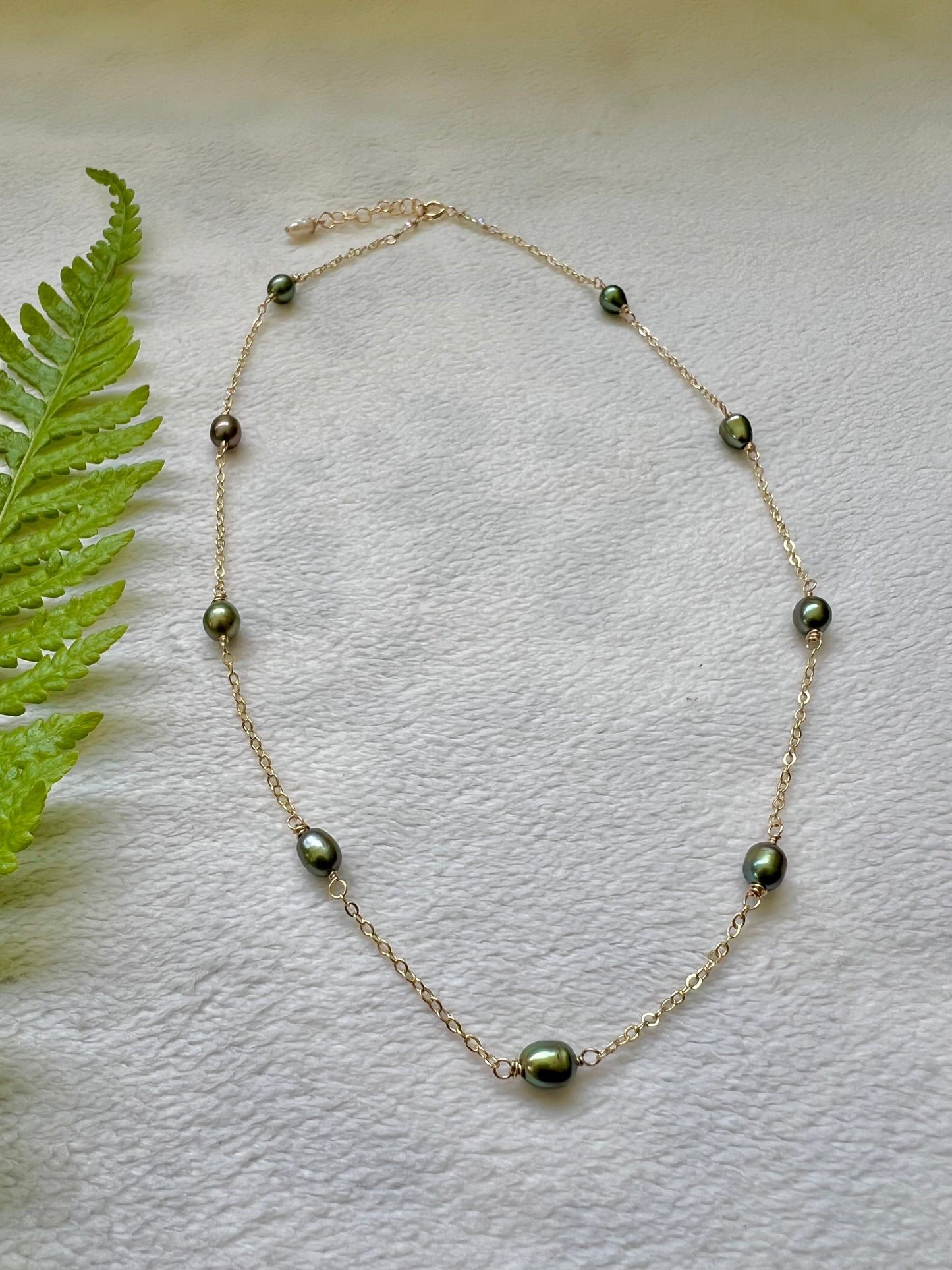 Pistachio Pearl Choker
