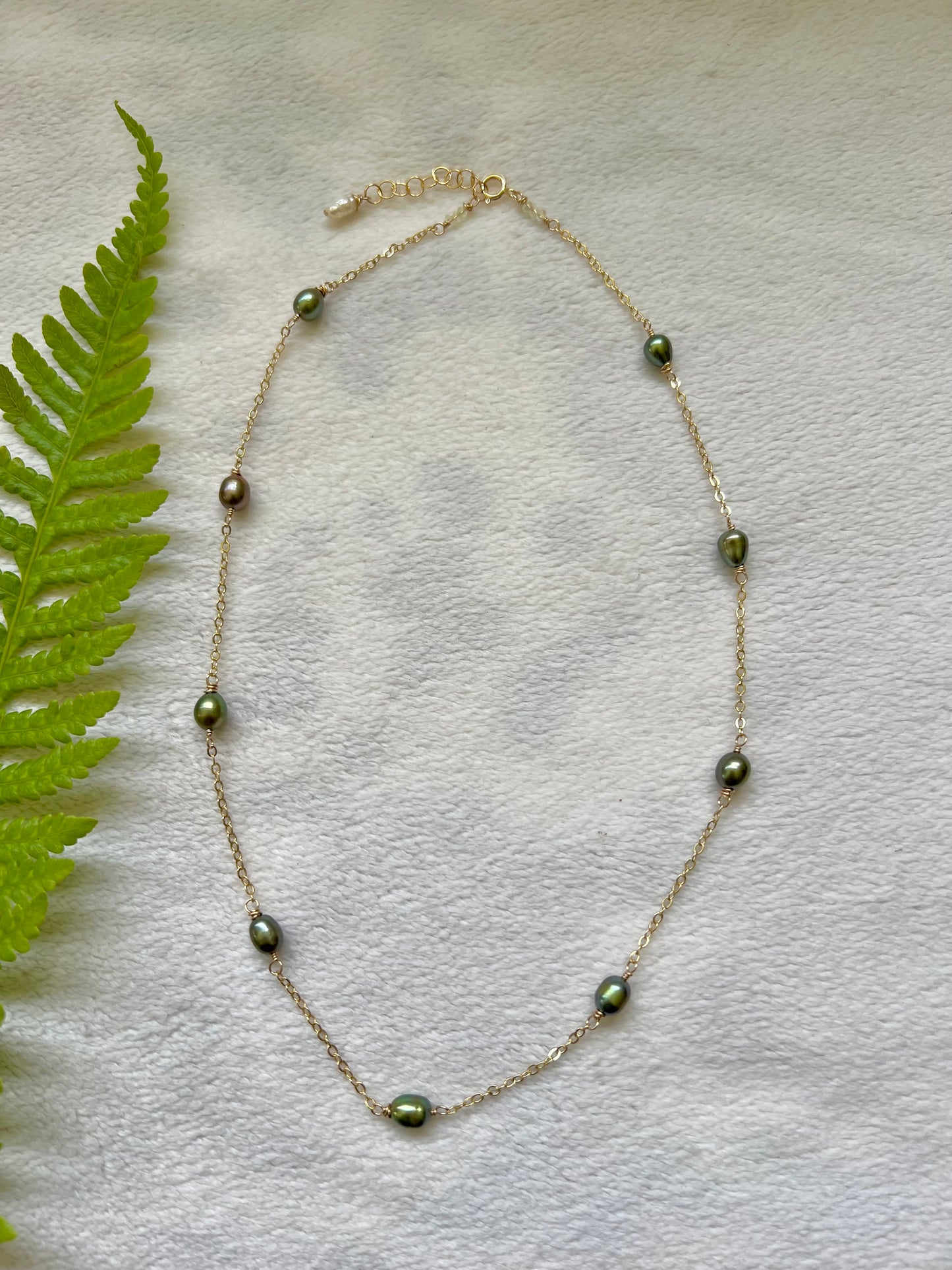 Pistachio Pearl Choker