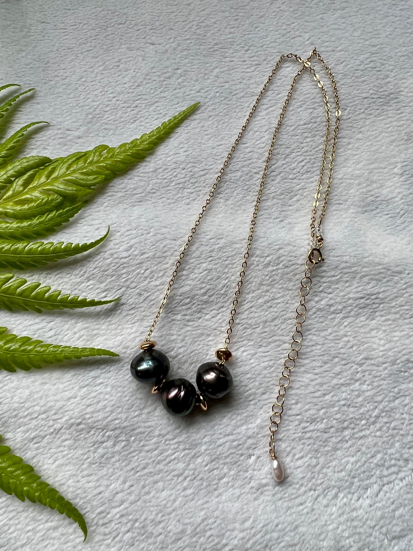 ‘Ekolu Tahitian Pearl Floater Necklace