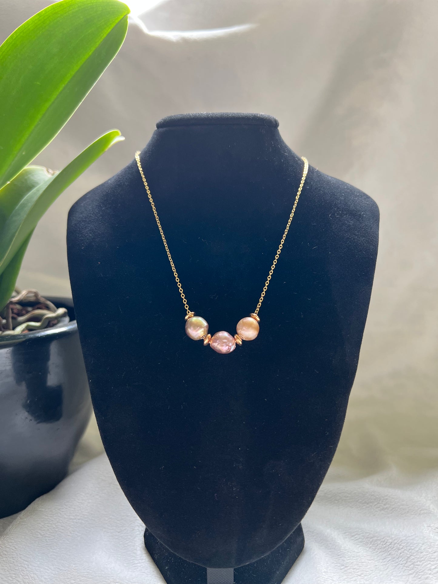 ‘Ekolu Edison Pearl Floater Necklace
