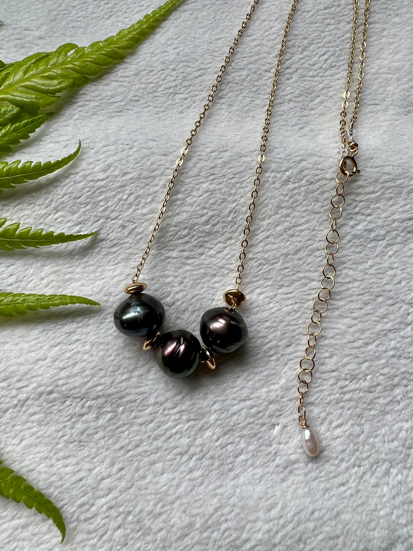 ‘Ekolu Tahitian Pearl Floater Necklace