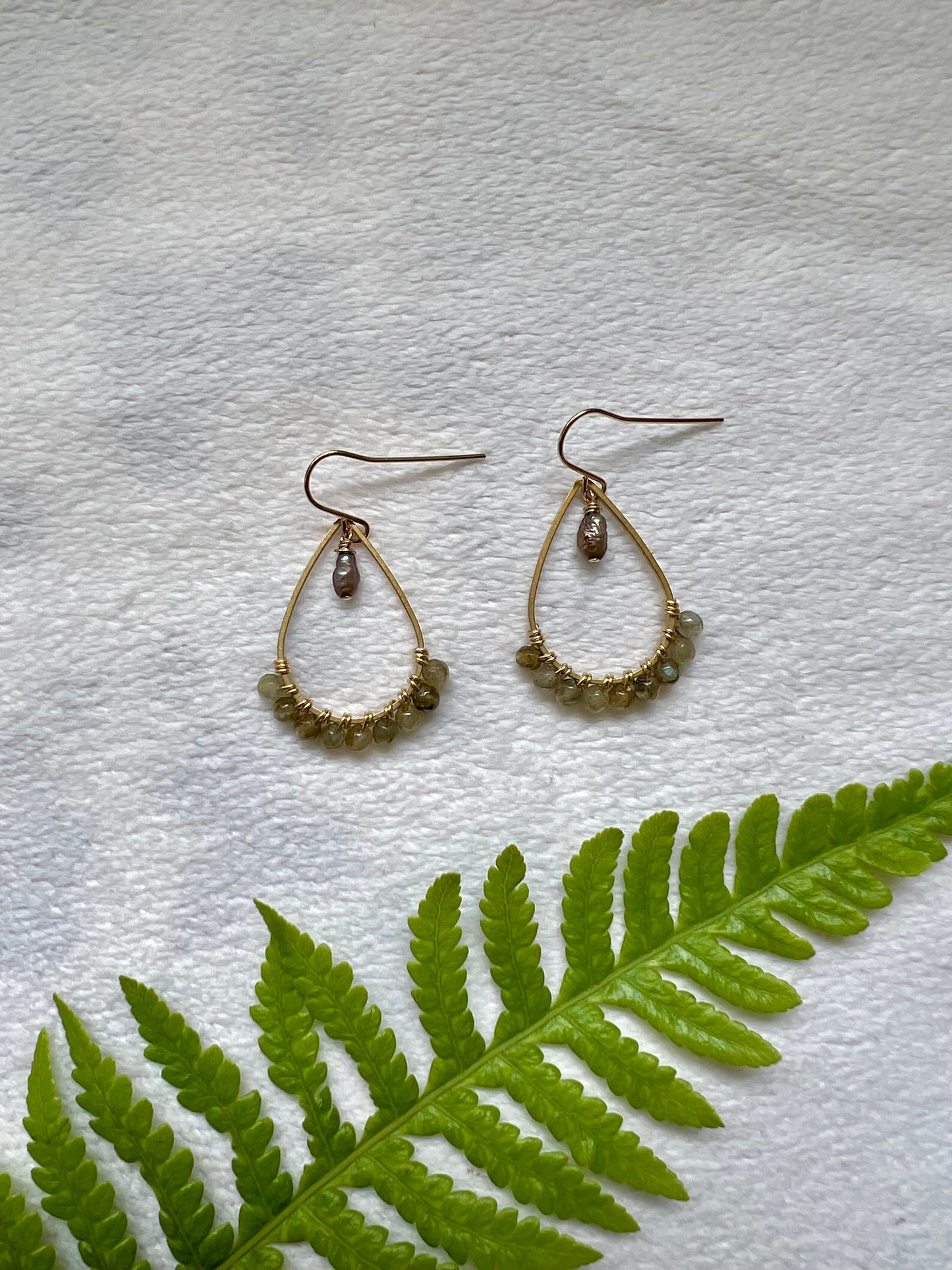 Keleawe Drops in Labradorite & Pearl