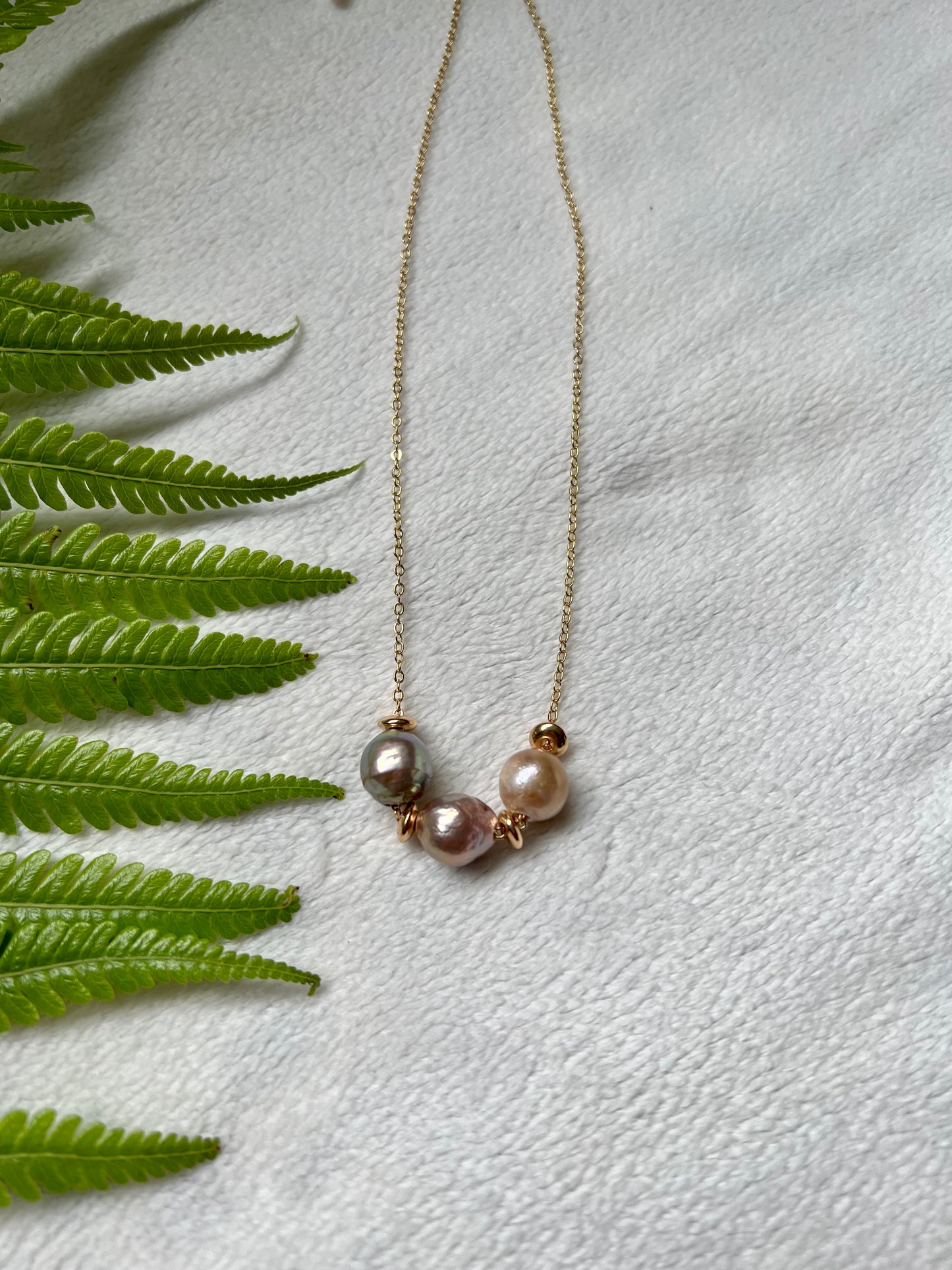 ‘Ekolu Edison Pearl Floater Necklace