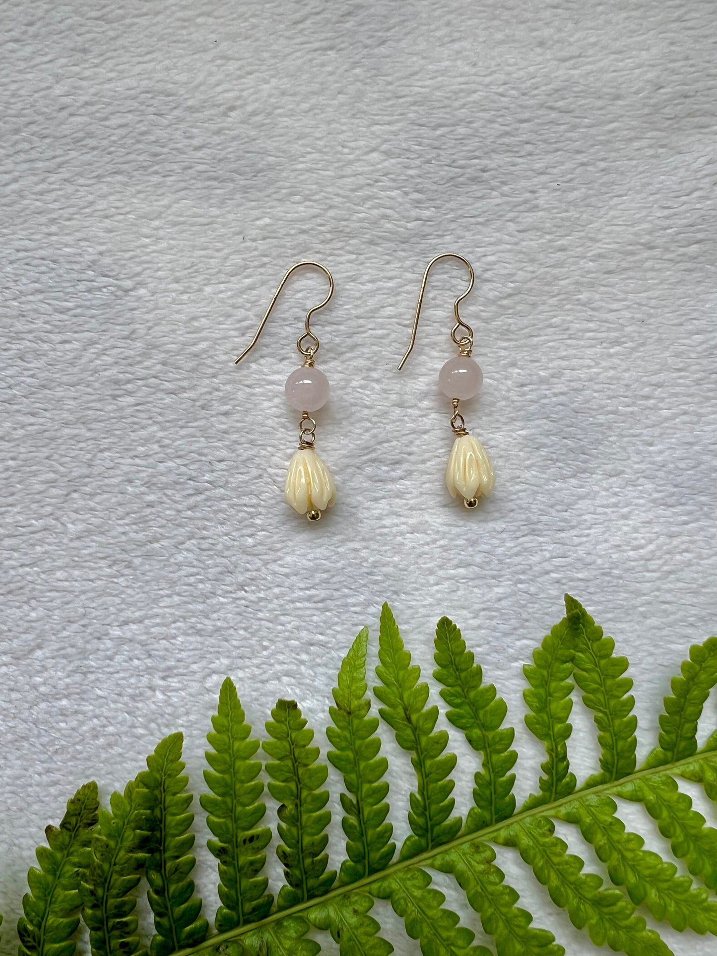 ‘Ekahi Pīkake & Rose Quartz Earrings