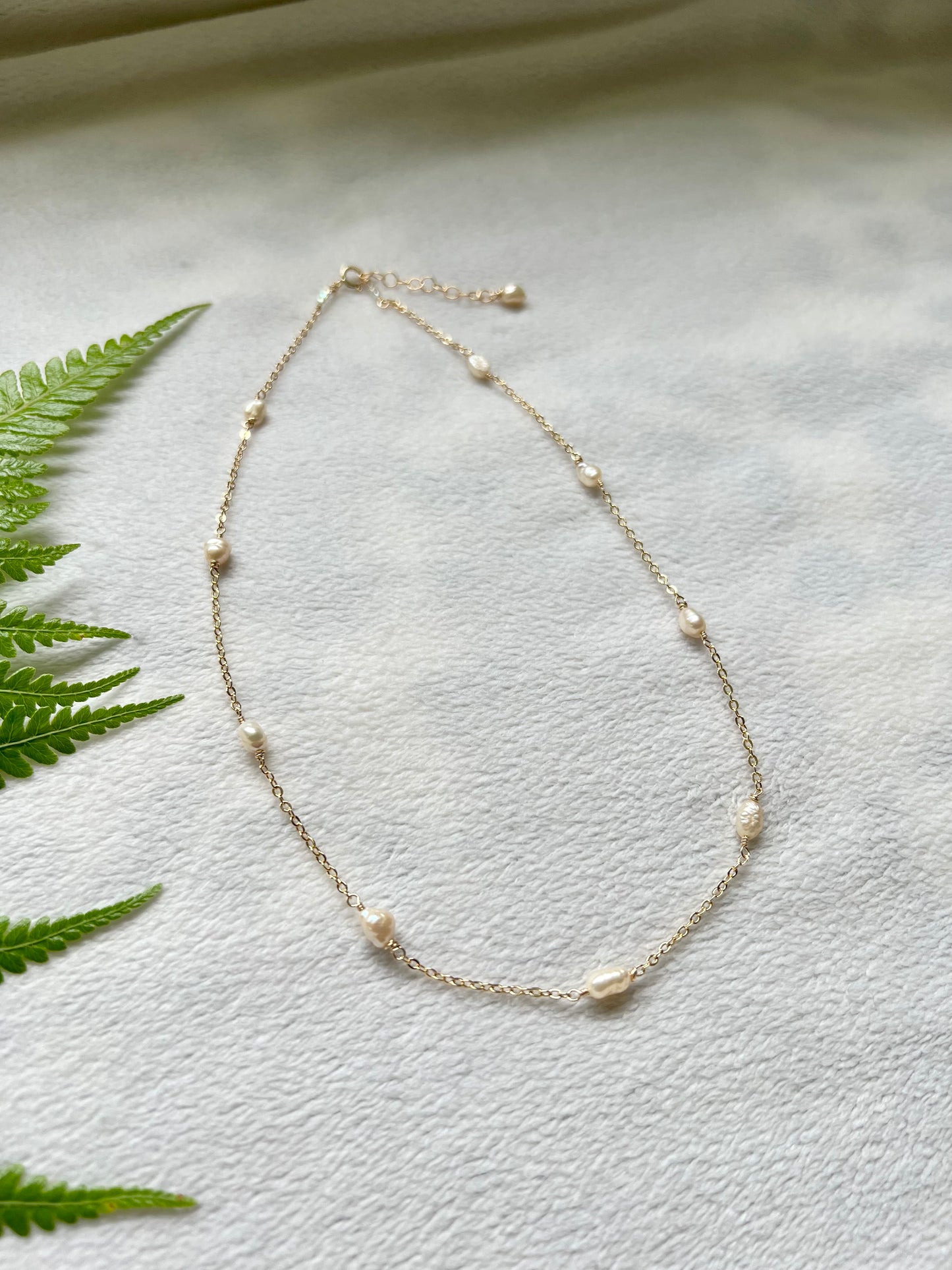 White Pearl Choker