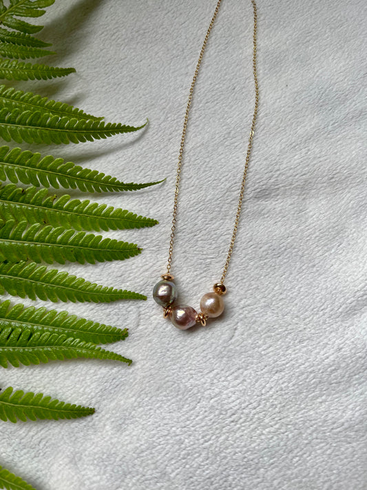 ‘Ekolu Edison Pearl Floater Necklace