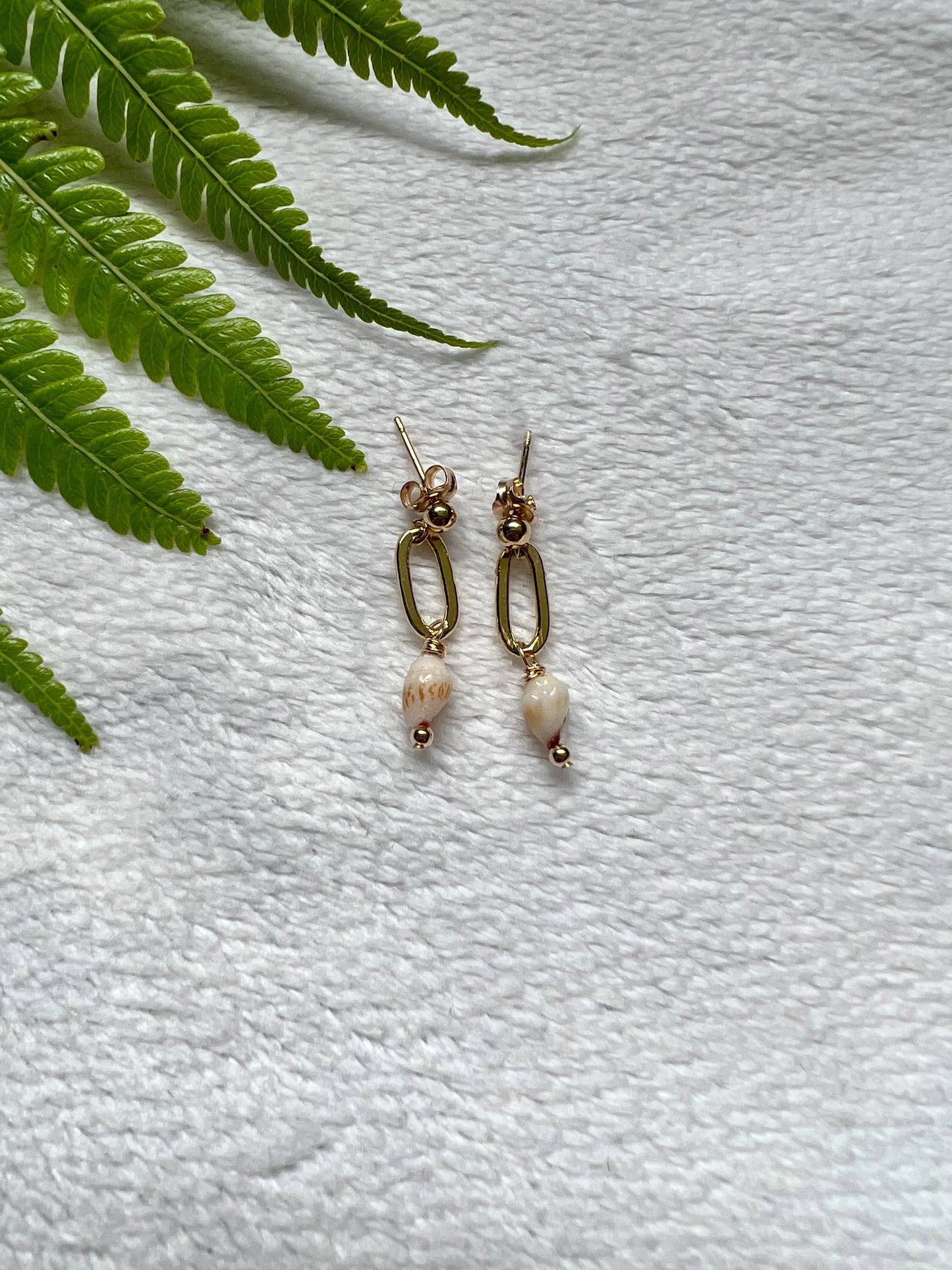 Momi Stud Earrings